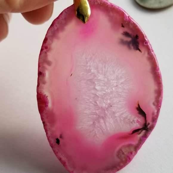 Relisted -pink Geode slice pendant agate stone dyed gold - Picture 5 of 9
